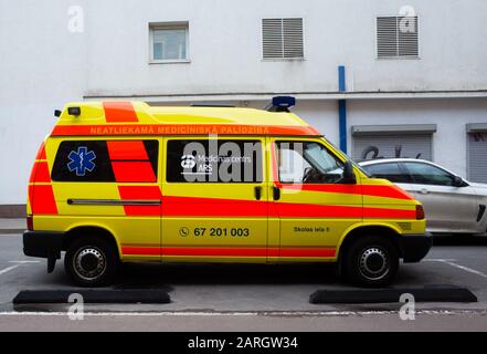 April 2018 In Riga, Lettland Statt. Ambulanzwagen auf einer Straße in Riga. Stockfoto