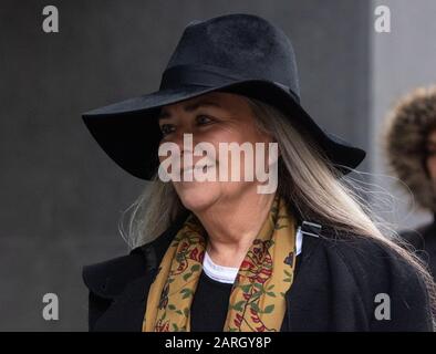 Koo stark vor dem Rolls Building an den Royal Courts of Justice in der Londoner Innenstadt vor einer Anhörung im Prozess Vor Dem High Court mit dem ehemaligen Partner Warren Walker. Stockfoto