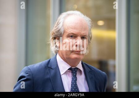 Warren Walker vor dem Rolls Building an den Royal Courts of Justice in der Londoner Innenstadt wegen einer Anhörung im Prozess Vor Dem High Court mit einem ehemaligen Partner Koo stark. Stockfoto