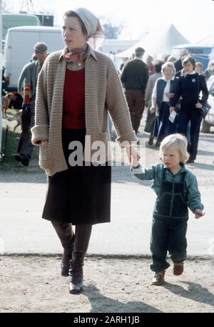 HRH Princess Anne und Tochter Zara Phillips bei den Badminton Horse Trials, Großbritannien April 1986 Stockfoto