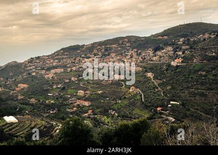 Weite Sicht auf Deir El Qamar Dorf und alte Architektur im Mount Lebanon Mittlerer Osten Stockfoto