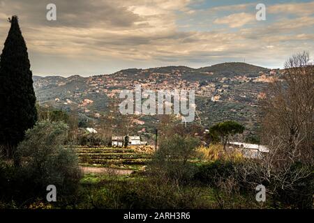 Weite Sicht auf Deir El Qamar Dorf und alte Architektur im Mount Lebanon Mittlerer Osten Stockfoto