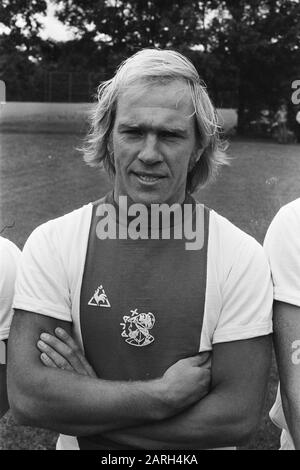 AJAX präsentiert die neue Auswahl für die kommende Fußballsaison 1975-1976 Willy-Brokamp Datum: 15. Juli 1975 Standort: Amsterdam, Noord-Holland Schlagwörter: Porträts, Sport, Fußball Personenname: Brokamp, Willy-Institution Name: AJAX Stockfoto