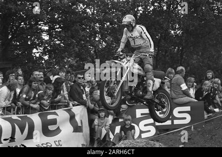 GP Motocross 500 cc zu Lichtvoorde 1975 Gewinner Gerrit Wolsink in Aktion Datum: 27. Juli 1975 Ort: Gelderland, Lichtvoorde Schlüsselwörter: Motocross, Rennes Personenname: Wolsink, Gerrit Stockfoto