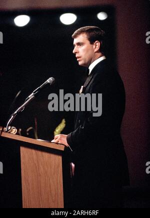 HRH Prinz Andrew hält nach dem Abendessen eine Rede in Charlettetown, Kanada Juli 1989 Stockfoto