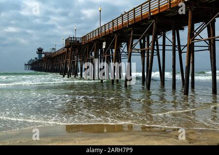 Oceanside California USA. Historischer Oceanside Pier, Oceanside, San Diego County, Kalifornien, Vereinigte Staaten Stockfoto