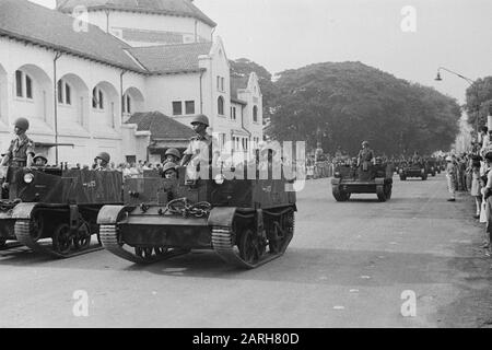 Parade in Medan von III - 3 Regiment - Universal Carrier Datum: Juli 1947 Ort: Indonesien, Medan, Niederländische Ostindien, Sumatra Stockfoto