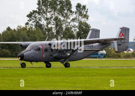 Darlowo, POLEN - 22. August 2014: PZL M28 der polnischen Marine mit Flugzeugtaxierung für Skytruck vor dem Start. Der M28 ist ein in Lizenz gebauter Antonov An-28, der von PZ produziert wird Stockfoto