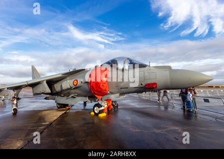 Torrejon, SPANIEN - 11. Oktober 2014: AV-8S Matador Harrier Jump Jet-Flugzeug der spanischen Marine auf dem Tarmac von Torrejon Luftstützpunkt. Stockfoto