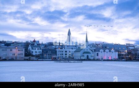Reykjavik Island Architektur im Winter mit Schnee Stockfoto