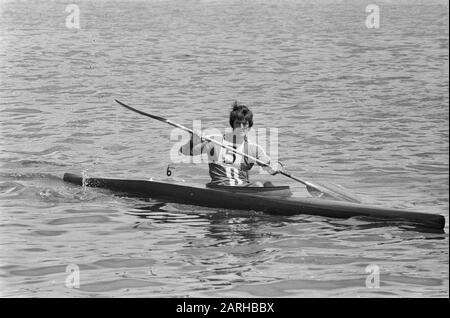 Zaan Regatta Kanufahren in Zaandam, Arend Blume in Aktion Datum: 9. Juni 1974 Ort: Noord-Holland, Zaandam, Zaanstad Schlüsselwörter: Kanoen Stockfoto