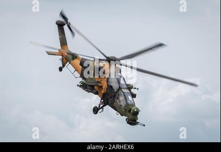 Der ATAK-Hubschrauber der türkischen Luft- und Raumfahrttechnik T129 Stockfoto