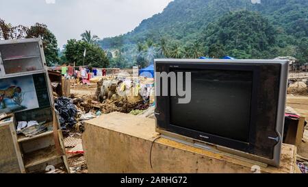 LEBAK, BANTEN - JANUARI 23, 2020: Blitzüberschwemmungen trafen den Bezirk Lebak in der Provinz Banten, Indonesien zu Beginn des neuen Jahres am 1. Januar 2020 Stockfoto