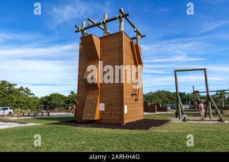 Ft. Pierce, FL/USA-1/27/20: Ein Beispiel für den Hindernis-Kurs und das körperliche Fitness-Training, das die Navy SEALs im Navy SEALs Museum in Ft verwenden. Torte Stockfoto