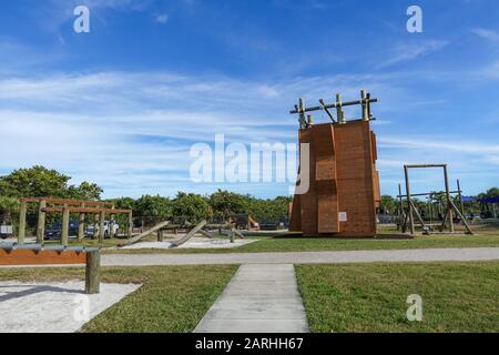 Ft. Pierce, FL/USA-1/27/20: Ein Beispiel für den Hindernis-Kurs und das körperliche Fitness-Training, das die Navy SEALs im Navy SEALs Museum in Ft verwenden. Torte Stockfoto