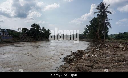 LEBAK, BANTEN - JANUARI 23, 2020: Blitzüberschwemmungen trafen den Bezirk Lebak in der Provinz Banten, Indonesien zu Beginn des neuen Jahres am 1. Januar 2020 Stockfoto