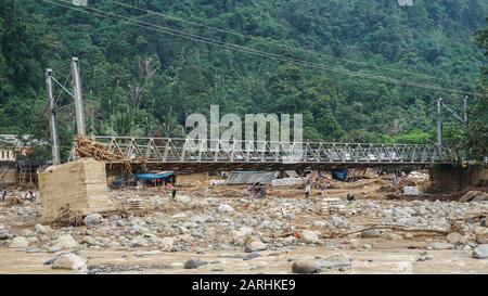 LEBAK, BANTEN - JANUARI 23, 2020: Blitzüberschwemmungen trafen den Bezirk Lebak in der Provinz Banten, Indonesien zu Beginn des neuen Jahres am 1. Januar 2020 Stockfoto