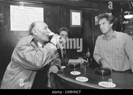 Auktion bei Christies von Fotos von Cor Jaring; Cor Jaring bei Bar Datum: 13. Oktober 1987 Schlüsselwörter: Bars, Auktionen persönlicher Name: Christies, Cor Jaring Stockfoto