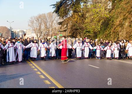 Georgien, Tiflis, - 8. Januar 2020 Prozession durch die zentralen Straßen von Tiflis am Weihnachtstag (Alilo). Stockfoto