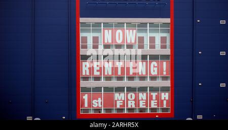 Jetzt Vermietung Speichercontainer Gebäude Gowanus Brooklyn NYC Stockfoto