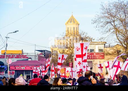 Georgien, Tiflis, - 8. Januar 2020 Prozession durch die zentralen Straßen von Tiflis am Weihnachtstag (Alilo). Stockfoto