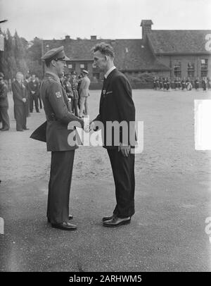 Award Prins Bernhard Ritter MWO Amersfoort Datum: 14. September 1949 Ort: Amersfoort Stichwörter: KNIDDERS, Auszeichnungen, Auszeichnungen Personenname: Bernhard, Prince, Ridder Institution Name: MWO Stockfoto