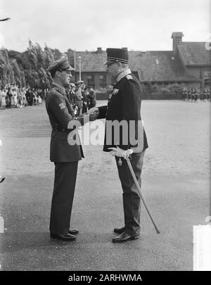 Award Prins Bernhard Ritter MWO Amersfoort Datum: 14. September 1949 Ort: Amersfoort Stichwörter: KNIDDERS, Auszeichnungen, Auszeichnungen Personenname: Bernhard, Prince, Ridder Institution Name: MWO Stockfoto