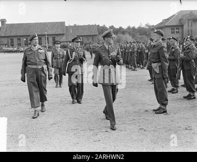 Award Prins Bernhard Ritter MWO Amersfoort Datum: 14. September 1949 Ort: Amersfoort Stichwörter: KNIDDERS, Auszeichnungen, Auszeichnungen Personenname: Bernhard, Prince, Ridder Institution Name: MWO Stockfoto