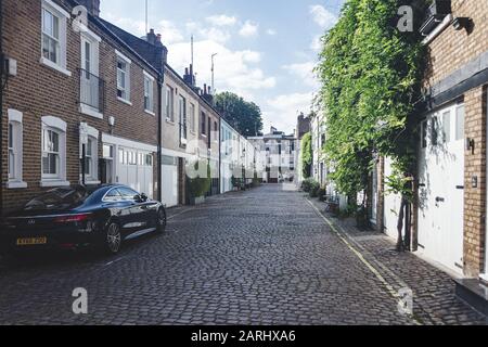 London/UK - 22/07/19: Lancaster Mews, Bayswater. Bayswater ist ein wohlhabendes Gebiet innerhalb der City of Westminster. Es ist auch eines der kosmopolitischsten in London Stockfoto