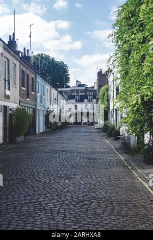 London/UK - 22/07/19: Lancaster Mews, Bayswater. Bayswater ist ein wohlhabendes Gebiet innerhalb der City of Westminster. Es ist auch eines der kosmopolitischsten in London Stockfoto