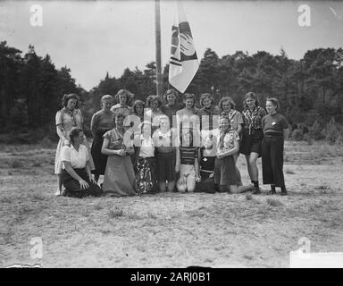 VCJC Camp Nunspeet VCJC (Free Christian Youth Central) Camp at Nunspeet (Gelderland) Annotation: Girls' Camp. Datum: 31.Juli 1950 Ort: Gelderland, Nunspeet Schlüsselwörter: Christen, Jugend, Jugendorganisationen, Lager, Camping, Vereine Name Der Einrichtung: VCJC Stockfoto