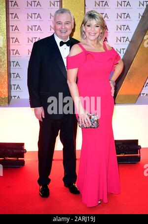 Eamonn Holmes (links) und Ruth Langsford während der National Television Awards in der Londoner O2 Arena. Stockfoto