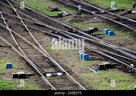 Bahngleise schließen die Draufsicht aus der Nähe, Hintergrund Stockfoto