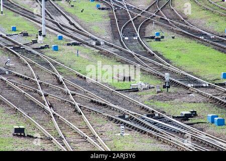 Bahngleise schließen die Draufsicht aus der Nähe, Hintergrund Stockfoto