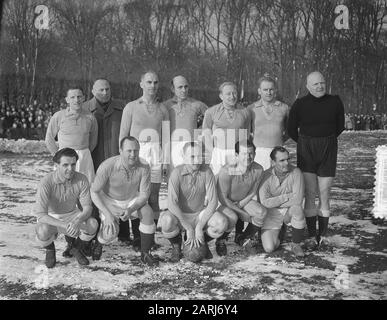 Fußball-HFC gegen Old Internationals. Team/Glass negatetive Datum: 1. Januar 1953 Schlagwörter: Alte Internationals, Mannschaften, Sport, Fußball Stockfoto