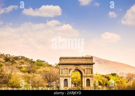 Hartbeespoort Dam Arch Eingang mit Wappen Tore Denkmal auf der Flut Verdammung in der North West Provinz Soyth Afrika Stockfoto