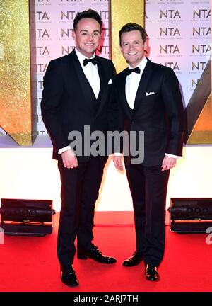 Anthony McPartlin (links) und Declan Donnelly während der National Television Awards in der Londoner O2 Arena. Stockfoto