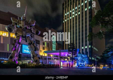 Blick auf die Gundam-Statue auf der Diver City Tokyo Plaza. Tokio, Odaiba, Japan, August 2019 Stockfoto