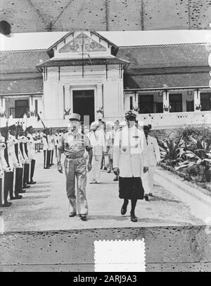 Schlacht in Laos. Französischer General Salan und Prinz Savang Loeang Praang, Hauptstadt von Laos Datum: 4. Mai 1953 Ort: Laos Schlüsselwörter: Hauptstadt, Kämpfe Stockfoto