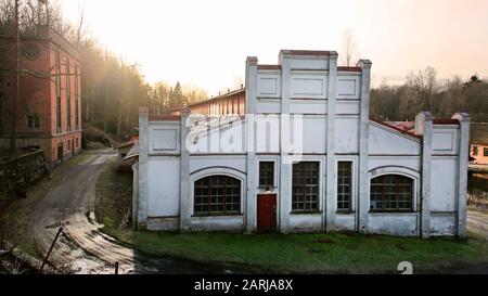 Alte Fabrik am Industriestandort Antskog Iron Works, Südfinnland. Ansku oder Antskog war eine der ersten finnischen Eisenhütten, die von Jacob Wol gegründet wurden Stockfoto