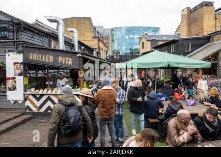 Gegrillte Pita Food-Stall am Camden Market, London, Großbritannien