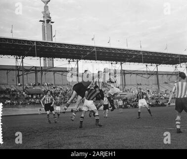 Fußball DWS gegen PSV 2-2 Datum: 26. Juni 1954 Schlagwörter: Sport, Fußball Personenname: DWS Stockfoto