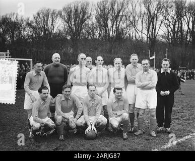 Fußball-HFC gegen Die Nationalmannschaft Von Old Internationals Datum: 1. Januar 1955 Schlagwörter: Old Internationals, Teams, Sport, Fußball Stockfoto