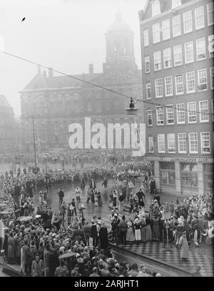 Eintritt des Heiligen Nikolaus in Amsterdam Datum: 16. November 1957 Ort: Amsterdam, Noord-Holland Schlüsselwörter: Eintritt, Sinterklaas-Feiern Stockfoto