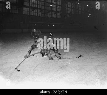 Eishockey. Eisvögel Cup Spiel gegen HHIJC 1-0 Datum: 31. Januar 1946 Ort: Amsterdam Schlagwörter: Eishockey Stockfoto