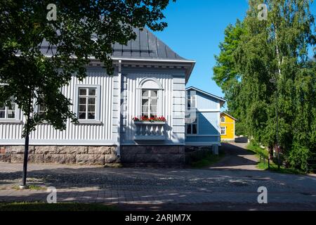 Old Rauma ist das Holzzentrum der Stadt Rauma, Finnland. Es ist als UNESCO-Weltkulturerbe gelistet. Rauma ist eine Küstenstadt mit 40.000 Einwohnern Stockfoto