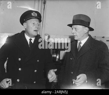 MPS bei Hr. Frau Dan. Karel Doorman Datum: 7. Oktober 1947 Schlüsselwörter: Marine, Politiker, Schiffe Stockfoto