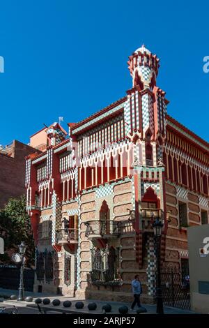 Casa Vicens ist eines der frühen Werke Antonio Gaudis und seine kommission hat dazu beigetragen, seine Karriere zu begründen. Es gibt ein maurisches Thema mit verwickelter Fliesen. Stockfoto