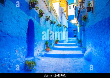 Chefchaouen, eine Stadt mit blau bemalten Häusern und engen, schönen, blauen Straßen, Marokko, Afrika Stockfoto