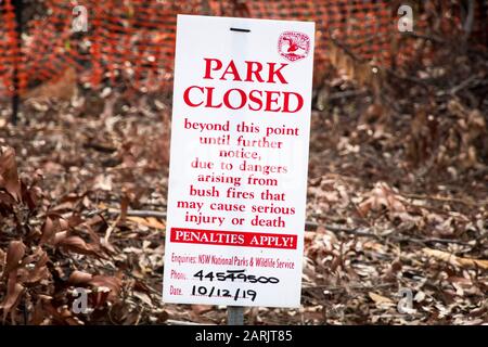 MoGo Bewohner flüchteten, als Buschfeuer die Südküste des NSW während der australischen Buschfeuer 2020, Mogo, New South Wales, Australien © Hugh Peterswald/Alamy hochwühlten Stockfoto